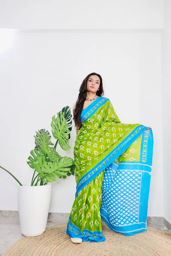 HANDICRAFT_WOMEN'S_Ikkat_PRINT_PURE_SOFT_COTTON_SAREE_WITH_BLOUSE_PIECE_With_Blouse_Piece